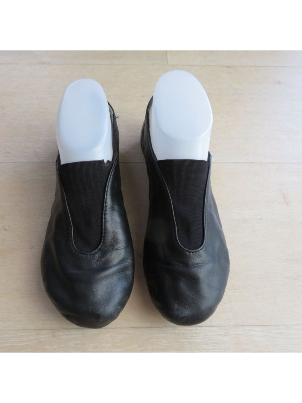 Capezio Black Leather Slip-On Jazz Shoes Size 7M Made in Thailand